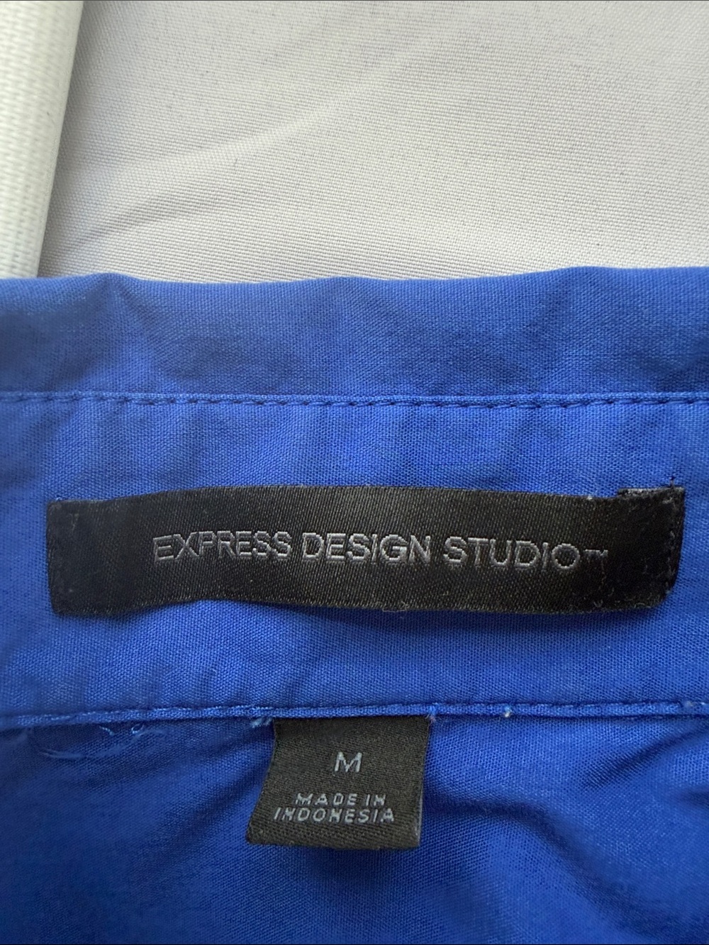 Express Fitted Button-Down Shirt in Cobalt Blue M - Picture 7 of 8